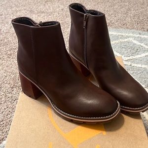 BNWB KORKS Booties Brown SZ 6